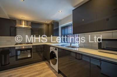 Thumbnail photo of 5 Bedroom Mid Terraced House in 24 Norwood Road, Leeds, LS6 1DZ