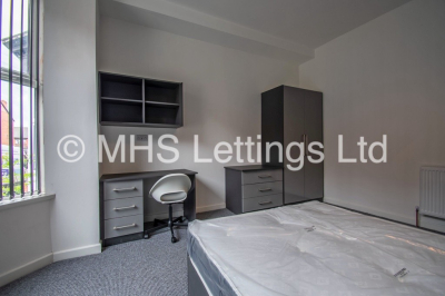 Thumbnail photo of 5 Bedroom Mid Terraced House in 24 Norwood Road, Leeds, LS6 1DZ