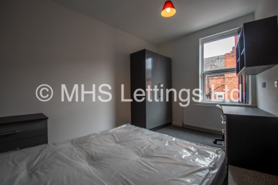 Thumbnail photo of 5 Bedroom Mid Terraced House in 24 Norwood Road, Leeds, LS6 1DZ