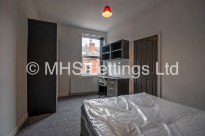 Thumbnail photo of 5 Bedroom Mid Terraced House in 24 Norwood Road, Leeds, LS6 1DZ