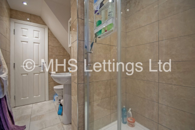 Thumbnail photo of 5 Bedroom Mid Terraced House in 96 Royal Park Road, Leeds, LS6 1JJ