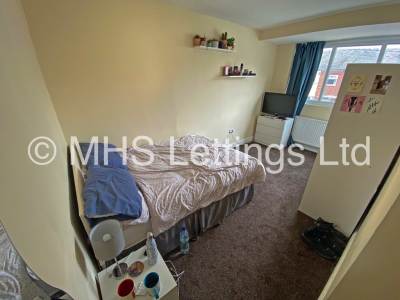 Thumbnail photo of 2 Bedroom Mid Terraced House in 5 Park View Grove, Leeds, LS4 2LQ