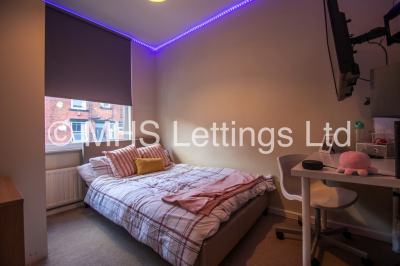 Thumbnail photo of 5 Bedroom Mid Terraced House in 10 Village Place, Leeds, LS4 2NT