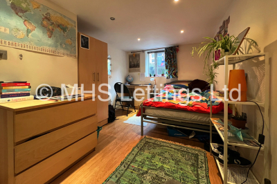 Thumbnail photo of 6 Bedroom Mid Terraced House in 20 Hessle Terrace, Leeds, LS6 1EQ