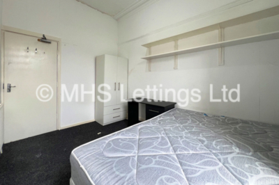 Thumbnail photo of 6 Bedroom Mid Terraced House in 43 Regent Park Terrace, Leeds, LS6 2AX