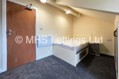 Thumbnail photo of 6 Bedroom Mid Terraced House in 43 Regent Park Terrace, Leeds, LS6 2AX