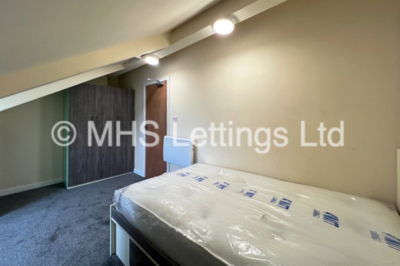 Thumbnail photo of 6 Bedroom Mid Terraced House in 43 Regent Park Terrace, Leeds, LS6 2AX