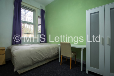 Thumbnail photo of 6 Bedroom Mid Terraced House in 43 Regent Park Terrace, Leeds, LS6 2AX