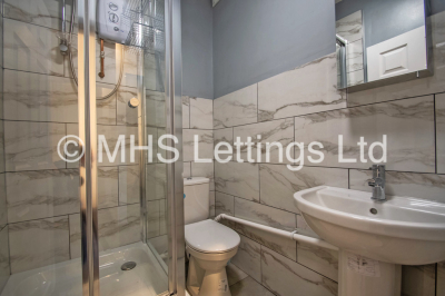 Thumbnail photo of 5 Bedroom Mid Terraced House in 14 Royal Park Grove, Leeds, LS6 1HQ