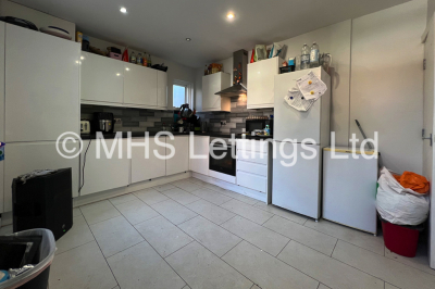 Thumbnail photo of 5 Bedroom Mid Terraced House in 4 St. Michaels Terrace, Leeds, LS6 3BQ