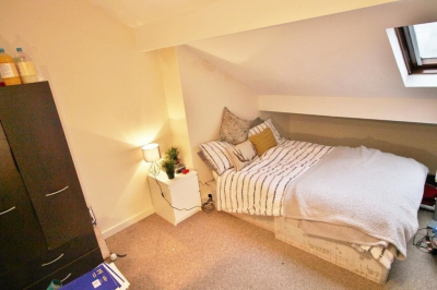 Thumbnail photo of 5 Bedroom Mid Terraced House in 15 Welton Mount, Leeds, LS6 1ET