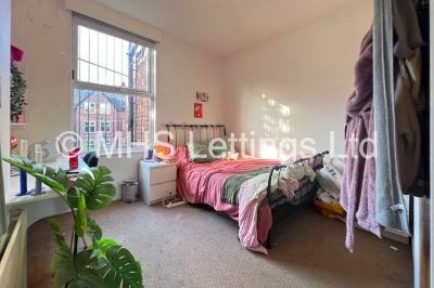 Thumbnail photo of 6 Bedroom Mid Terraced House in 18 Norwood Terrace, Leeds, LS6 1EA