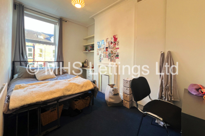 Thumbnail photo of 6 Bedroom Mid Terraced House in 18 Norwood Terrace, Leeds, LS6 1EA