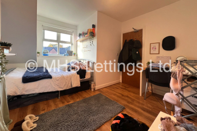 Thumbnail photo of 6 Bedroom Mid Terraced House in 18 Norwood Terrace, Leeds, LS6 1EA