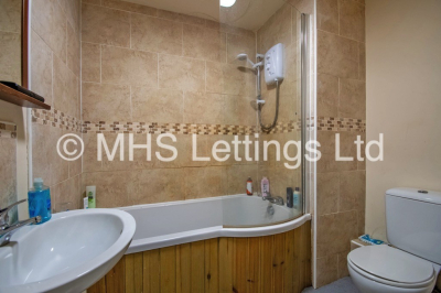 Thumbnail photo of 3 Bedroom Flat in Flat 24, Broomfield Crescent, Leeds, LS6 3DD