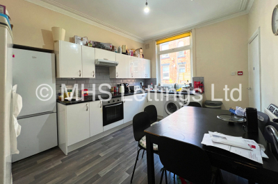 Thumbnail photo of 6 Bedroom Mid Terraced House in 45 Delph Mount, Woodhouse, LS6 2HS