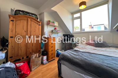 Thumbnail photo of 6 Bedroom Mid Terraced House in 45 Delph Mount, Woodhouse, LS6 2HS