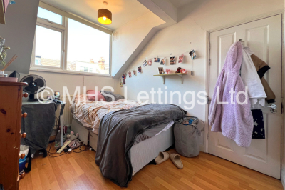 Thumbnail photo of 6 Bedroom Mid Terraced House in 45 Delph Mount, Woodhouse, LS6 2HS