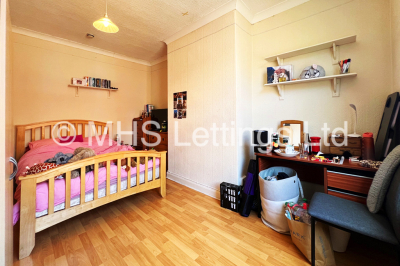 Thumbnail photo of 6 Bedroom Mid Terraced House in 45 Delph Mount, Woodhouse, LS6 2HS