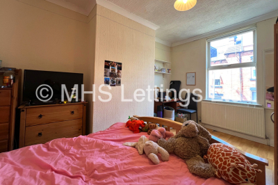 Thumbnail photo of 6 Bedroom Mid Terraced House in 45 Delph Mount, Woodhouse, LS6 2HS