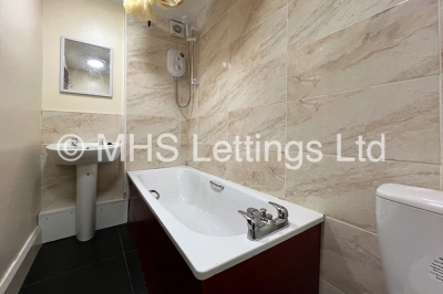 Thumbnail photo of 4 Bedroom Flat in Flat 1, 11 Regent Park Terrace, Leeds, LS6 2AX