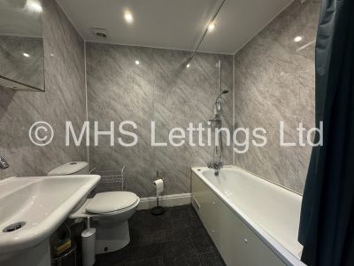 Thumbnail photo of 2 Bedroom Flat in Rear Flat, 144a Woodsley Road, Leeds, LS2 9LZ