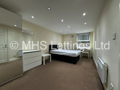 Thumbnail photo of 2 Bedroom Flat in Rear Flat, 144a Woodsley Road, Leeds, LS2 9LZ