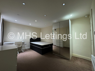 Thumbnail photo of 2 Bedroom Flat in Rear Flat, 144a Woodsley Road, Leeds, LS2 9LZ