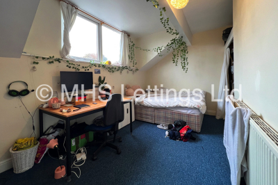 Thumbnail photo of 6 Bedroom Mid Terraced House in 160 Ash Road, Leeds, LS6 3HD