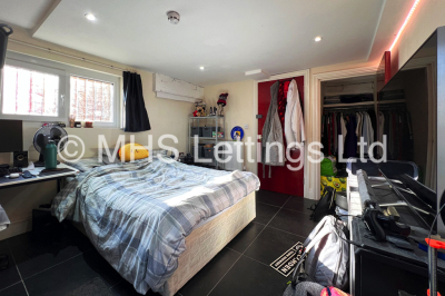 Thumbnail photo of 9 Bedroom Mid Terraced House in 20 Regent Park Avenue, Leeds, LS6 2AU