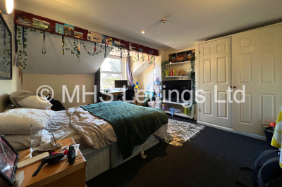 Thumbnail photo of 9 Bedroom Mid Terraced House in 20 Regent Park Avenue, Leeds, LS6 2AU