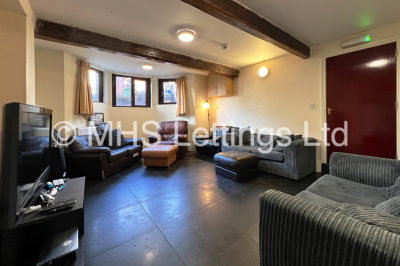 Thumbnail photo of 9 Bedroom Mid Terraced House in 20 Regent Park Avenue, Leeds, LS6 2AU