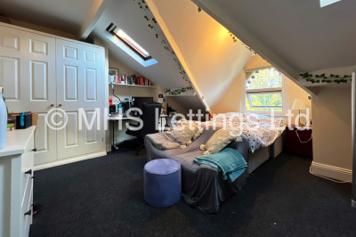 Thumbnail photo of 9 Bedroom Mid Terraced House in 199 Hyde Park Road, Leeds, LS6 1AH