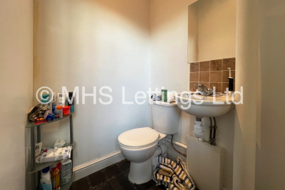 Thumbnail photo of 3 Bedroom Apartment in Flat 4, 2 St John's Terrace, Leeds, LS3 1DY