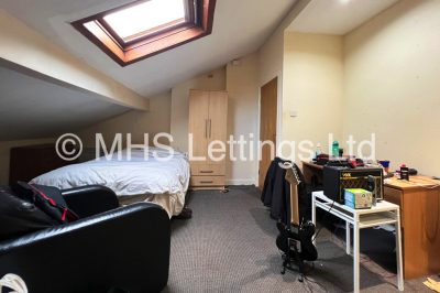 Thumbnail photo of 3 Bedroom Apartment in Flat 4, 2 St John's Terrace, Leeds, LS3 1DY