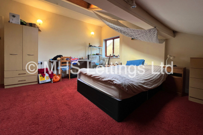 Thumbnail photo of 3 Bedroom Apartment in Flat 4, 2 St John's Terrace, Leeds, LS3 1DY