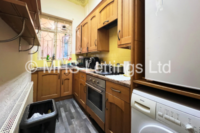 Thumbnail photo of 2 Bedroom Ground Floor Flat in Flat 1, 2 St John's Terrace, Leeds, LS3 1DY