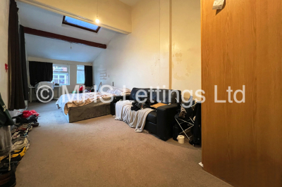 Thumbnail photo of 9 Bedroom Mid Terraced House in 197 Hyde Park Road, Leeds, LS6 1AH