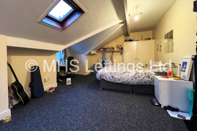 Thumbnail photo of 9 Bedroom Mid Terraced House in 197 Hyde Park Road, Leeds, LS6 1AH