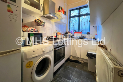 Thumbnail photo of 2 Bedroom Ground Floor Flat in Flat 2, 2 St John's Terrace, Leeds, LS3 1DY