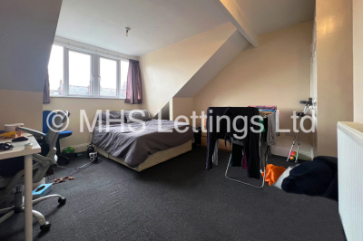 Thumbnail photo of 6 Bedroom Mid Terraced House in 19 Brudenell View, Leeds, LS6 1HG