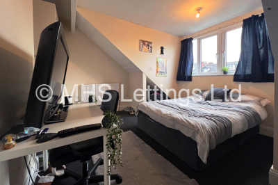 Thumbnail photo of 6 Bedroom Mid Terraced House in 19 Brudenell View, Leeds, LS6 1HG