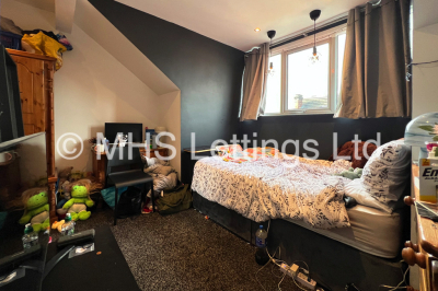 Thumbnail photo of 6 Bedroom Mid Terraced House in 24 Ashville Grove, Leeds, LS6 1LY