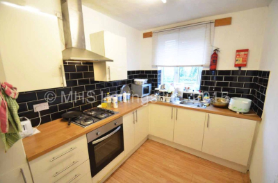 Thumbnail photo of 3 Bedroom Mid Terraced House in 26 Park View Avenue, Leeds, LS4 2LH