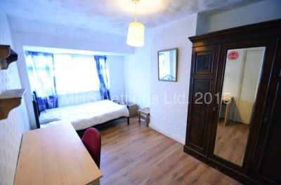 Thumbnail photo of 3 Bedroom Mid Terraced House in 26 Park View Avenue, Leeds, LS4 2LH