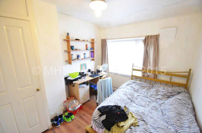 Thumbnail photo of 3 Bedroom Mid Terraced House in 26 Park View Avenue, Leeds, LS4 2LH