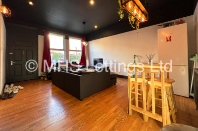 Thumbnail photo of 4 Bedroom Mid Terraced House in 10 Mayville Place, Leeds, LS6 1NE