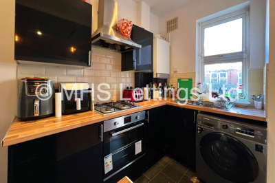 Thumbnail photo of 4 Bedroom Mid Terraced House in 10 Mayville Place, Leeds, LS6 1NE