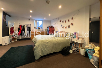 Thumbnail photo of 4 Bedroom Mid Terraced House in 10 Mayville Place, Leeds, LS6 1NE