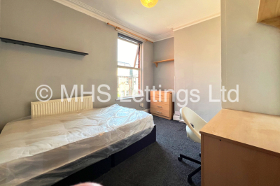 Thumbnail photo of 4 Bedroom Apartment in 92a Queens Road, Leeds, LS6 1HU